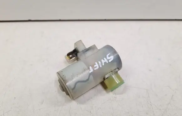 Suzuki Swift I Windscreen/windshield washer pump