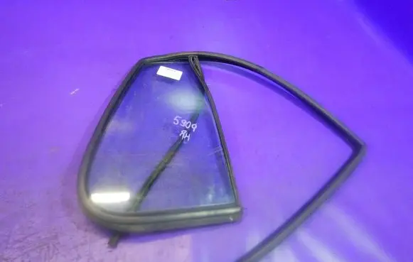 Volkswagen Golf IV Front door window glass four-door 