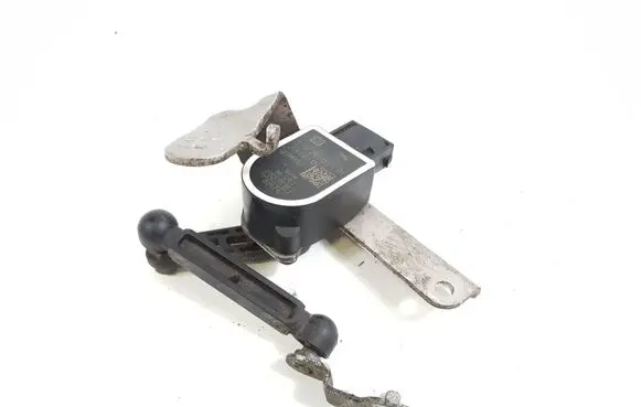 Headlight/headlamp level sensor