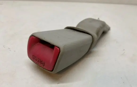 Lexus RX 300 Rear seatbelt buckle 7K7300 07FEB06