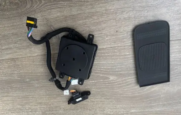 Hyundai Ioniq 5 Wireless charging module 95560GI500