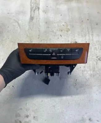 Mercedes-Benz E W211 Dashboard storage box/compartment A2116800552