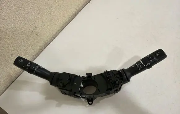 KIA Rio Wiper turn signal indicator stalk/switch 202008910