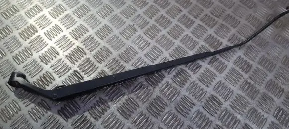Front wiper blade arm