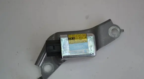 Audi A3 S3 8V Airbag deployment crash/impact sensor 8983348020