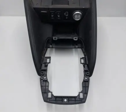 Nissan Leaf II (ZE1) Other center console (tunnel) element 689225SK0A
