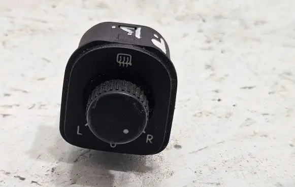 Volkswagen Golf Plus Wing mirror switch 1K0959565H