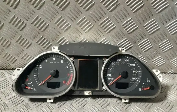 Audi A6 S6 C6 4F Speedometer (instrument cluster) 4F0920981E
