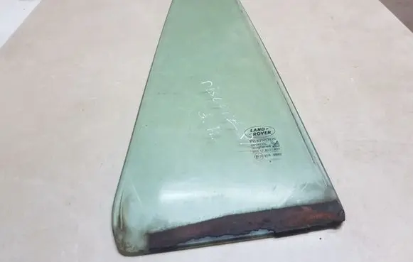 Land Rover Discovery Rear vent window glass 43R00002