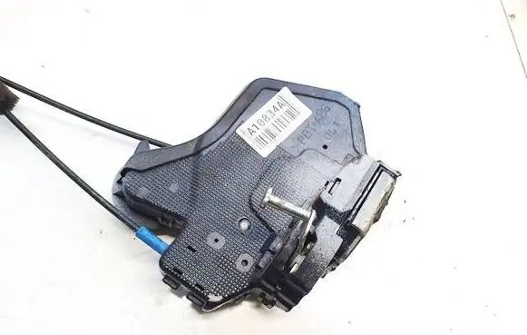 Toyota Avensis T250 Rear door lock