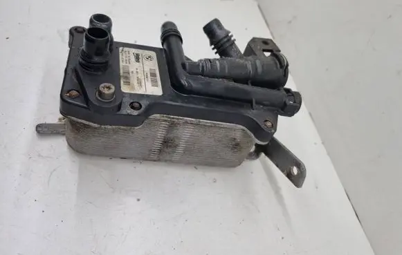 BMW 5 F10 F11 Engine oil radiator 7638581 M152742C