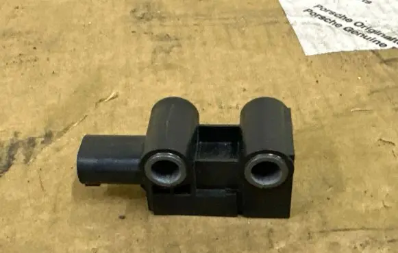 BMW X5 F15 Airbag deployment crash/impact sensor 922417801 03933 130610
