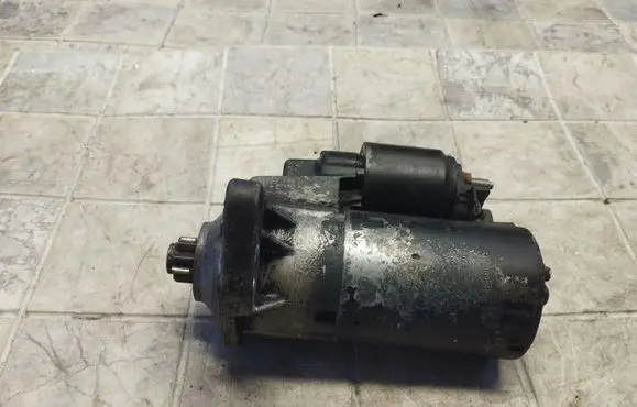 Volkswagen Golf IV Starter motor 020911023F