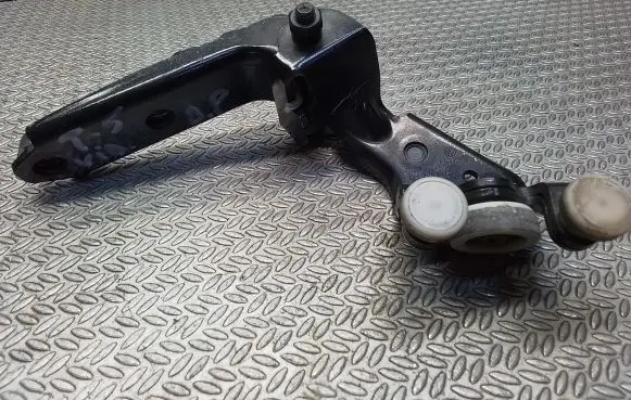 Volkswagen Transporter - Caravelle T5 Sliding door middle roller runner 7E0843336A