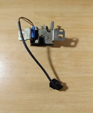 Ford Mondeo MK II Tailgate/trunk/boot lock/catch/latch 96BGF43200AA
