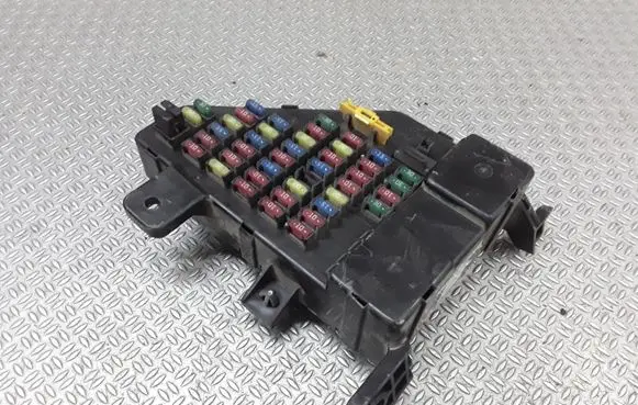 Hyundai Tucson JM Fuse module 911102E000