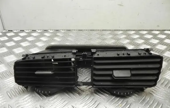 Rear air vent grill
