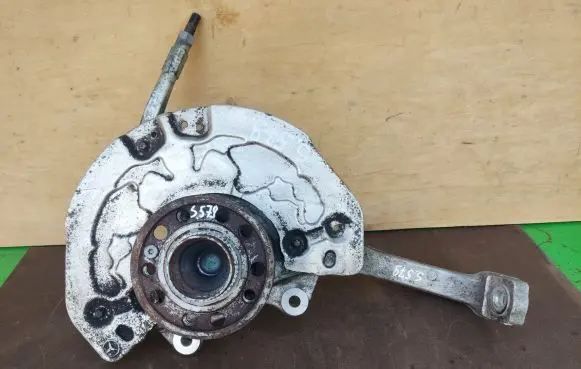 Mercedes-Benz C W205 Front wheel hub spindle knuckle 2052100 A0004213520
