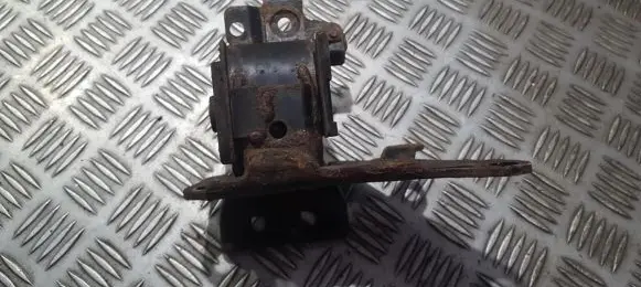 Toyota Avensis T250 Engine mount bracket