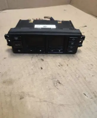 Audi A4 S4 B5 8D Climate control unit 8L0820043D 5HB00760804