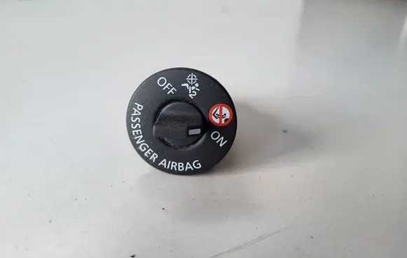 Renault Kadjar Passenger airbag on/off switch 681995290R