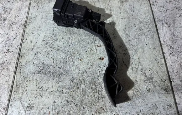 Ford Focus C-MAX Accelerator throttle pedal 3M519F836AF