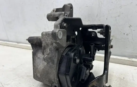 Ford C-MAX II Fuel filter housing AV6Q9155AA AV6Q9B262AB