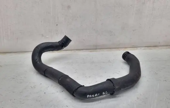 Volkswagen PASSAT B6 Engine coolant pipe/hose