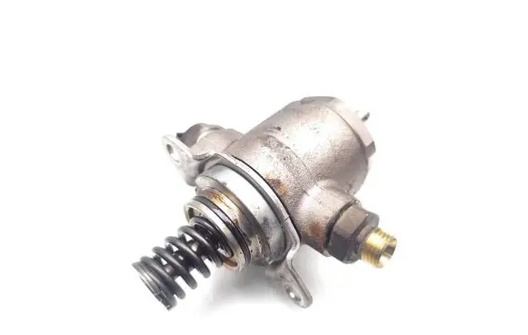 Audi A4 S4 B8 8K Fuel injection high pressure pump 06J127025E