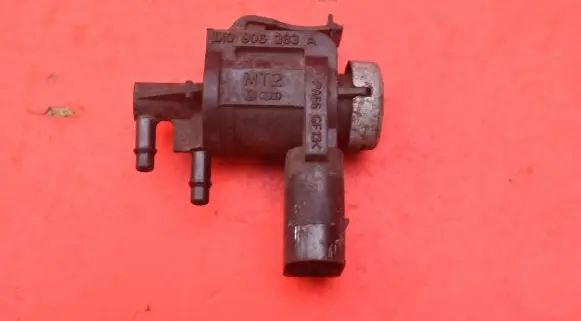 Volkswagen PASSAT CC Vacuum valve 1K0906283A