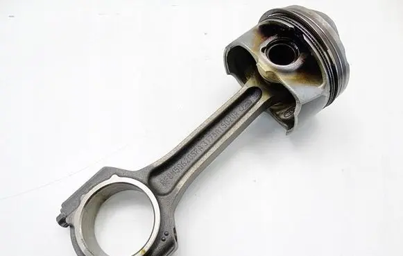 Ford Focus Piston with connecting rod PK30