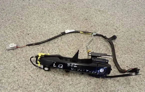 Toyota iQ Sliding door exterior handle 