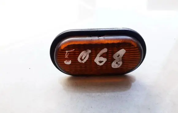 Front fender indicator light