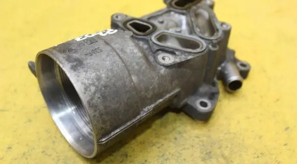 Peugeot 207 Oil filter mounting bracket