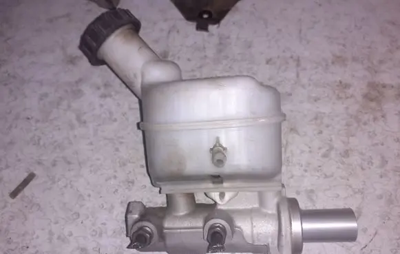 Master brake cylinder