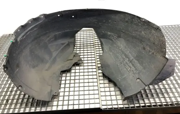 Front wheel arch liner splash guards