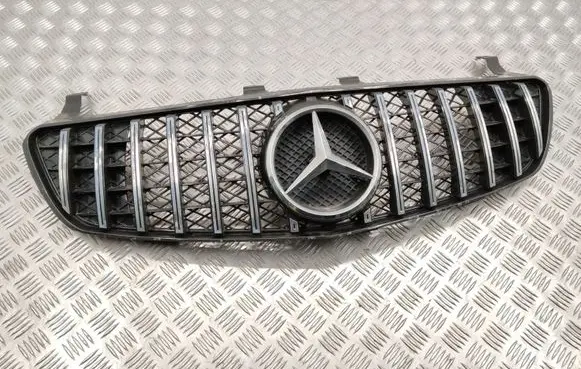Mercedes-Benz R W251 Front bumper upper radiator grill