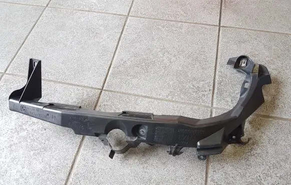 BMW 3 E90 E91 Headlight/headlamp mounting bracket 7138401 51117138401 15857711