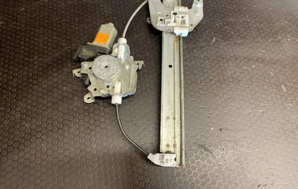 Nissan X-Trail T30 Rear window lifting mechanism without motor 003010 8901117