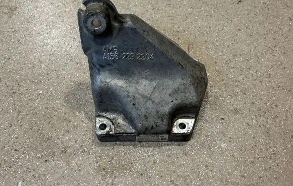 Mercedes-Benz C W204 Engine mounting bracket A21562232204