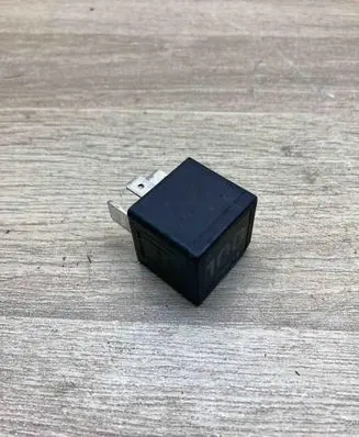 Audi 100 S4 C4 Other relay 7M0951253A 95VW10K705CA