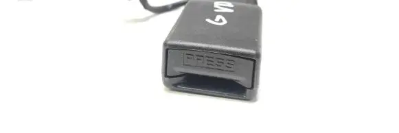 Nissan Qashqai+2 Middle seatbelt buckle (rear) 