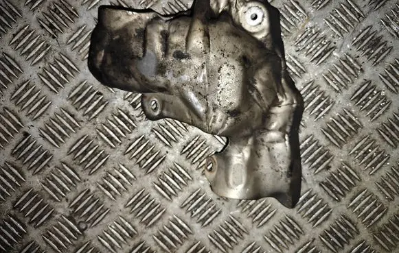 Opel Vivaro Heat shield in engine bay 
