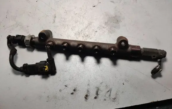 Opel Insignia A Fuel main line pipe 55490702 33510702 01T80407