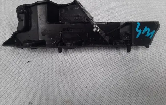 Audi Q7 4M Front bumper mounting bracket 4M0807283B