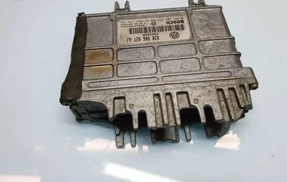 Volkswagen Polo III 6N 6N2 6NF Engine control unit/module 030906027AJ 0261204824