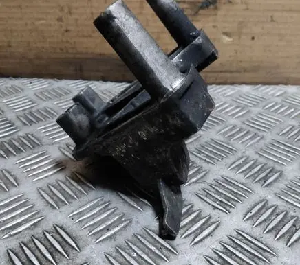 Opel Insignia B Engine mounting bracket