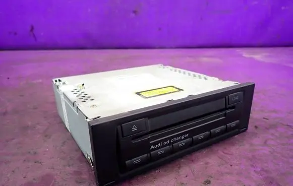 Audi A4 S4 B6 8E 8H CD/DVD changer 8E0035111C