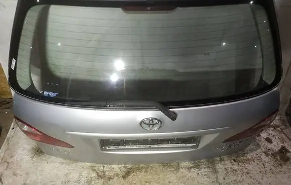 Toyota Avensis Verso Tailgate/trunk/boot lid PILKAS