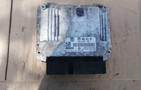 Volkswagen PASSAT B6 Engine control unit/module 03G906021DP 1039S12039 0281012742